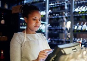 Mulheres impulsionam o setor de bares e restaurantes no Brasil