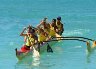 Canoa havaiana benefícios físicos e mentais