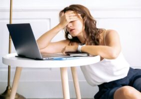 O cansaço emocional que surge quando você tenta agradar todo mundo